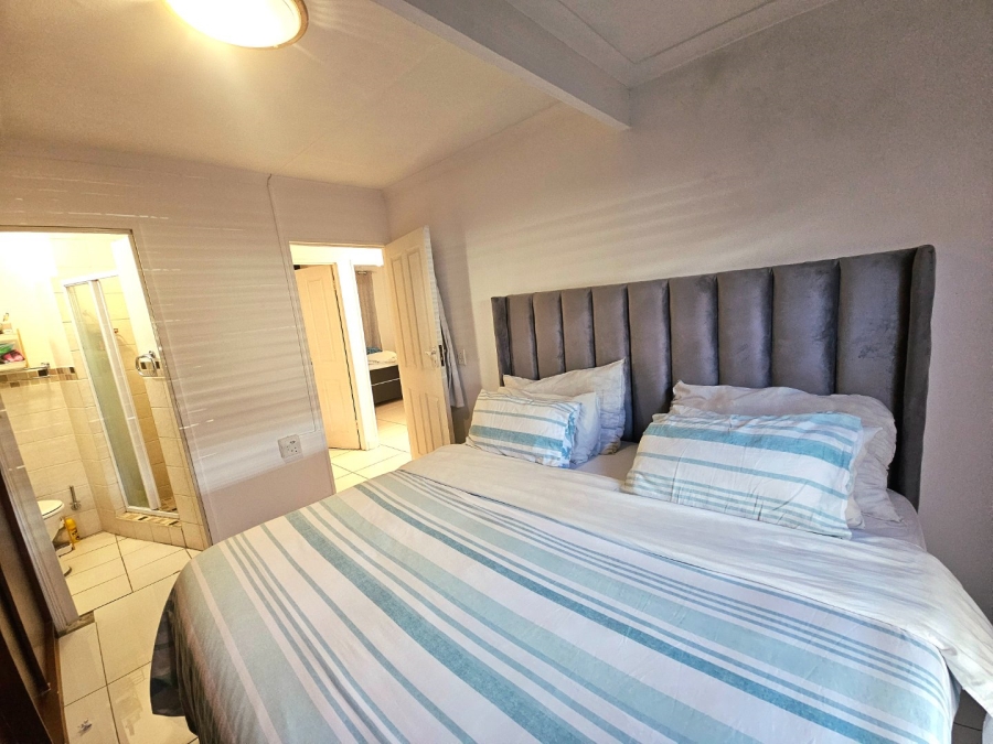 4 Bedroom Property for Sale in Marina Da Gama Western Cape